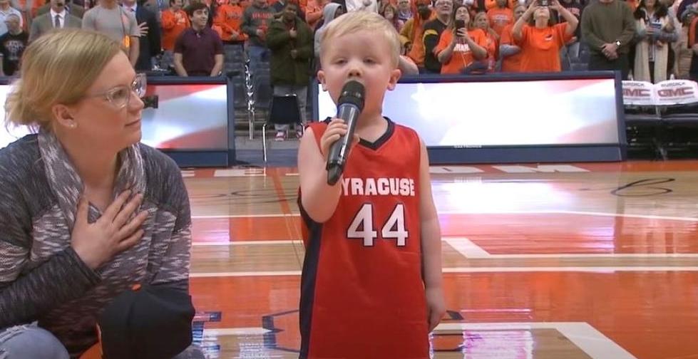 Toddler bravely grabs the mic and performs national anthem in front of 6K sports fans - Top Stories