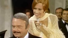 Carol Burnett Takes the Stage as a No-Holds-Barred Lounge Singer