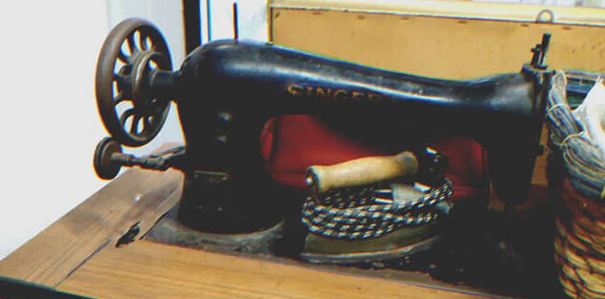 Story of the Day 91YearOld Woman Sells Her Sewing Machine to Help Refugees, Gets 35K Check