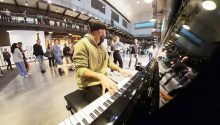 Spontaneous Performance: Swing Dancers Meet Street Pianist in Chance Encounter (VIDEO)