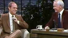 Bob Newhart makes Johnny Carson laugh hysterically on The Tonight Show