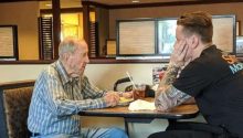 Kind Waiter Sat And Listened To Lonely 91-Yr-Old Veteran On His Break