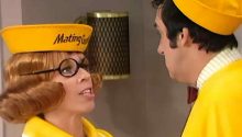 Carol Burnett’s hilarious struggle to escape her overbearing chaperone (VIDEO)