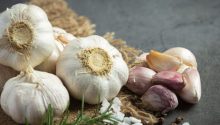 Garlic is healthy, but toxic for these 4 groups