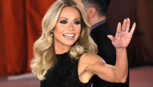 Kelly Ripa shared touching details about how her husband Mark has “sacrificed” for her family: “My sister’s son practically calls Mark ‘dad’…”