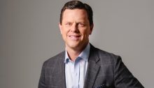 The calm and steady presence we see on NBC every morning is masking a difficult reality. Willie Geist has just shared a deeply personal update regarding a hereditary health battle passed down from his father. What began as a distant worry has now reached a critical turning point, forcing Willie to face a future that might not include his seat at the news desk. It is a sobering look at the man behind the headlines and the brave decision he is weighing right now