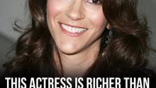 The little girl in this photo grew up to become the richest actress in the world!